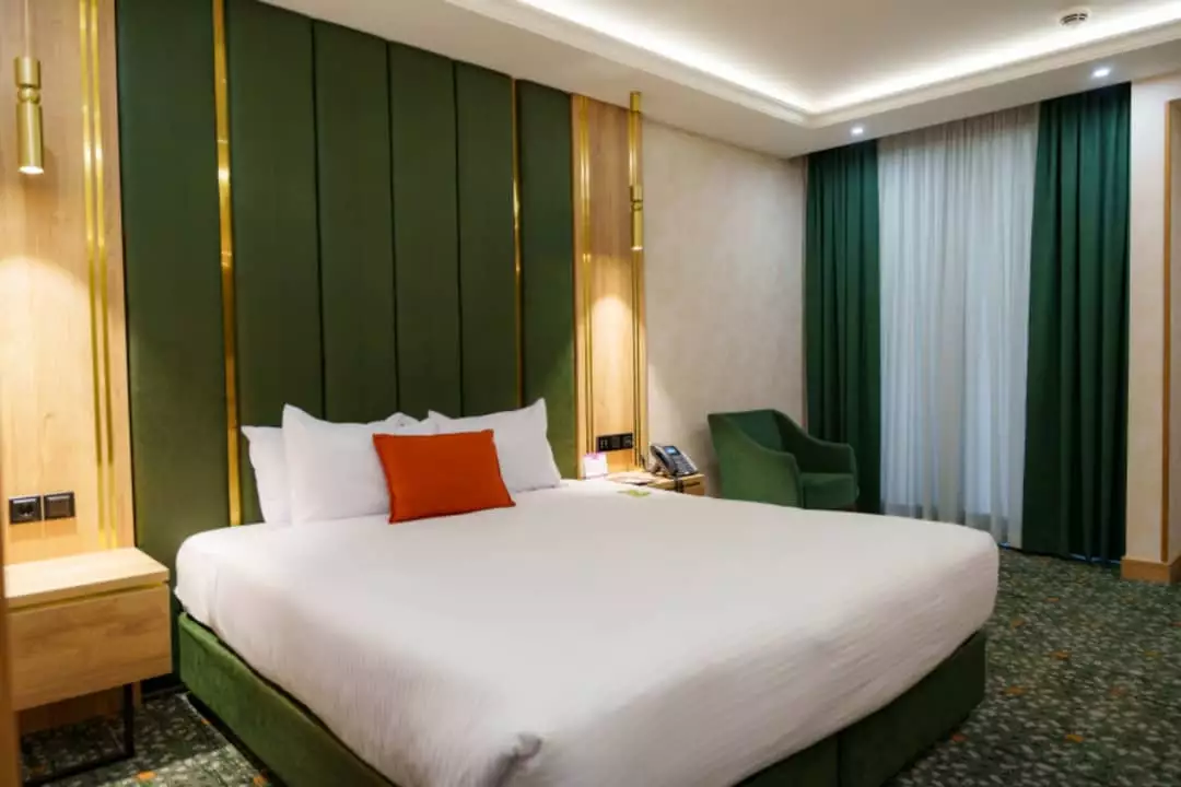 Alibaba https://cdn.alibaba.ir/ostorage/hotel-accommodation-images/6891bf81ac13a7ed0d865619_دوتخته دیلاکس ساختمان اصلی (3).webp